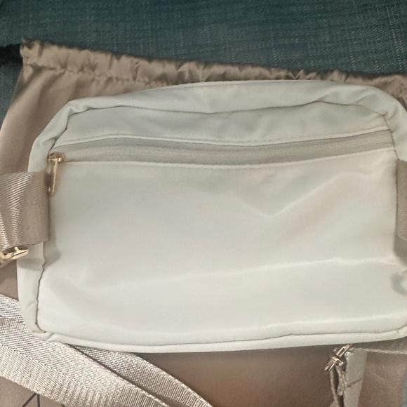 ⭐️SOLD⭐️ NWT Rose Gold Cross Body Bag - Picture 9 of 11